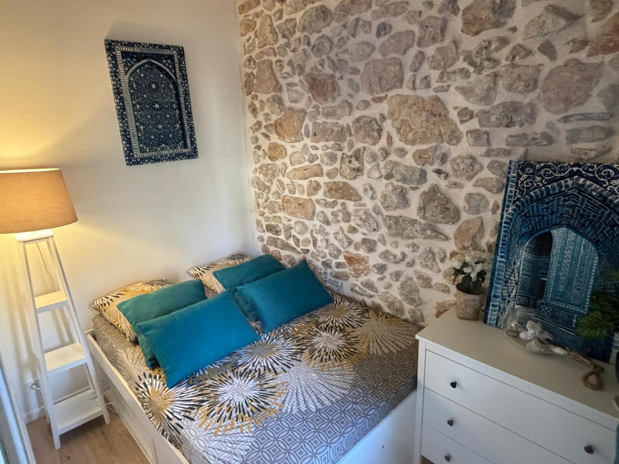 Apartment Lovely Old Town Flat - Les Remparts *